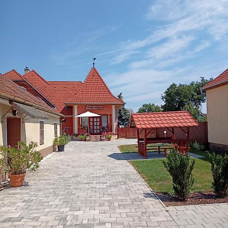 Livia Apartman Bük Εξωτερικό φωτογραφία
